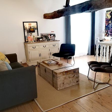 Villa La Demeure Des Artistes - Quartier Historique Saintes Esterno foto